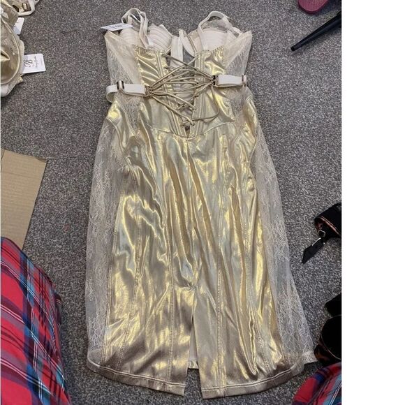 Elegant Cream Women's Intimate Set - Picture 5 of 10